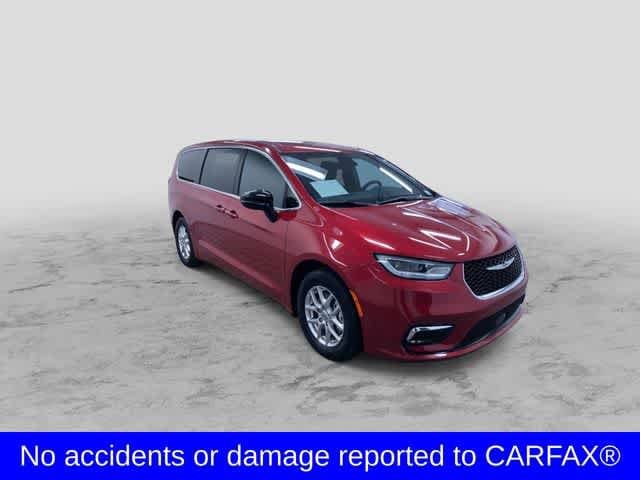 Thumbnail: 2025 Chrysler Pacifica - 3