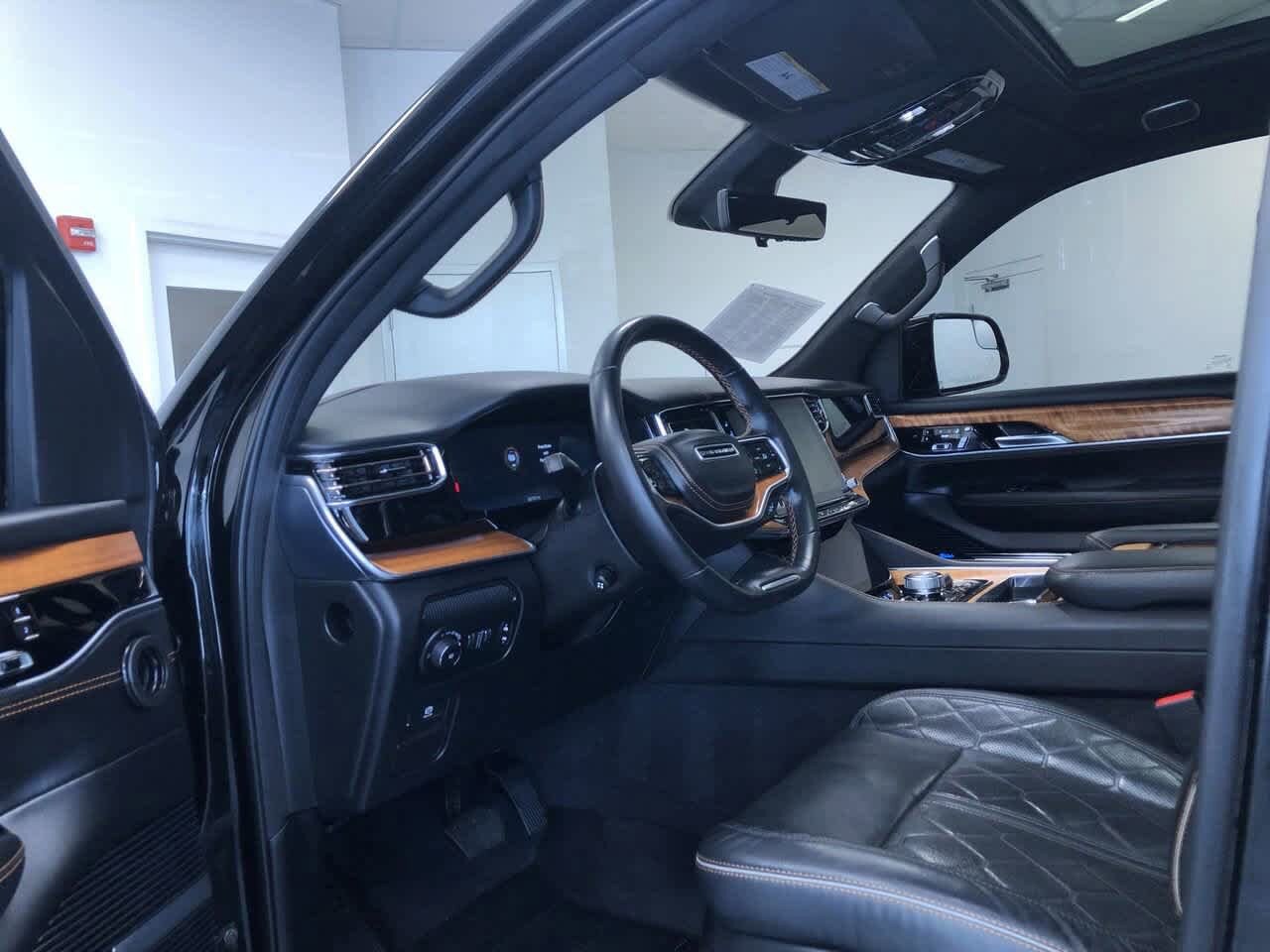 Thumbnail: 2022 Jeep Grand Wagoneer - 10