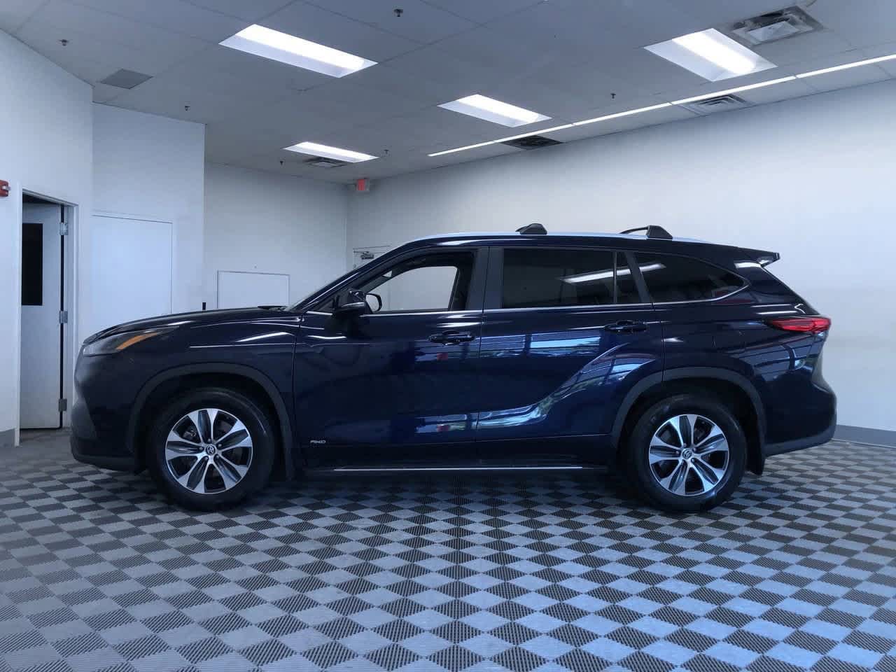 2023 Toyota Highlander XLE 11
