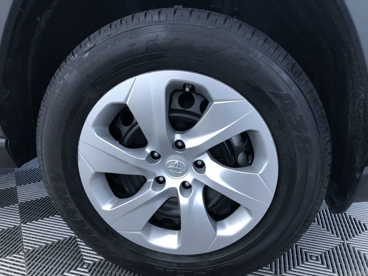 Thumbnail: 2022 Toyota RAV4 - 16