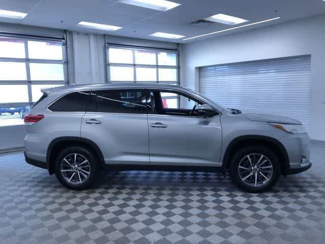Thumbnail: 2019 Toyota Highlander - 45