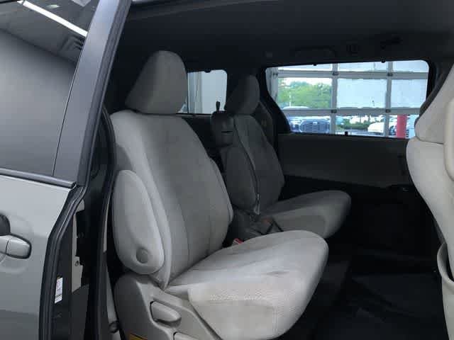 Thumbnail: 2012 Toyota Sienna - 21