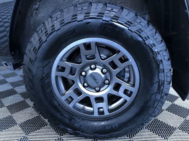 Thumbnail: 2017 Toyota 4Runner - 19