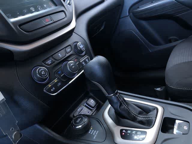 Thumbnail: 2015 Jeep Cherokee - 23