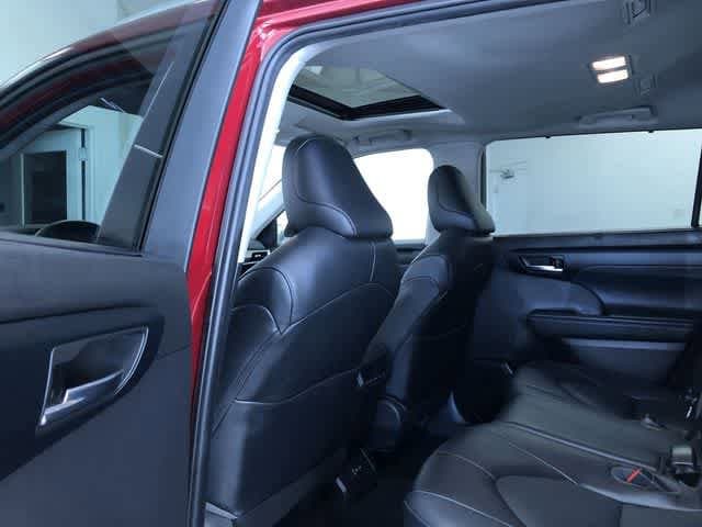 Thumbnail: 2022 Toyota Highlander - 11