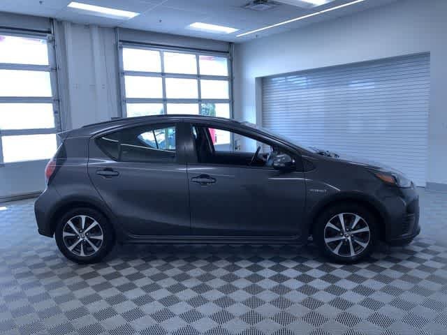 Thumbnail: 2018 Toyota Prius c - 33