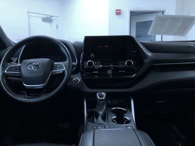 Thumbnail: 2025 Toyota Highlander - 16
