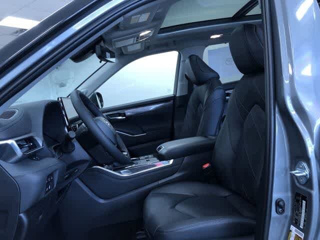 Thumbnail: 2026 Toyota Highlander - 10