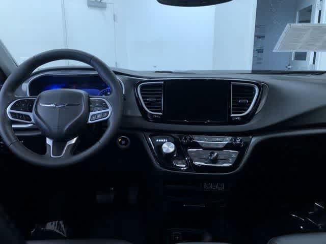 Thumbnail: 2025 Chrysler Pacifica - 17