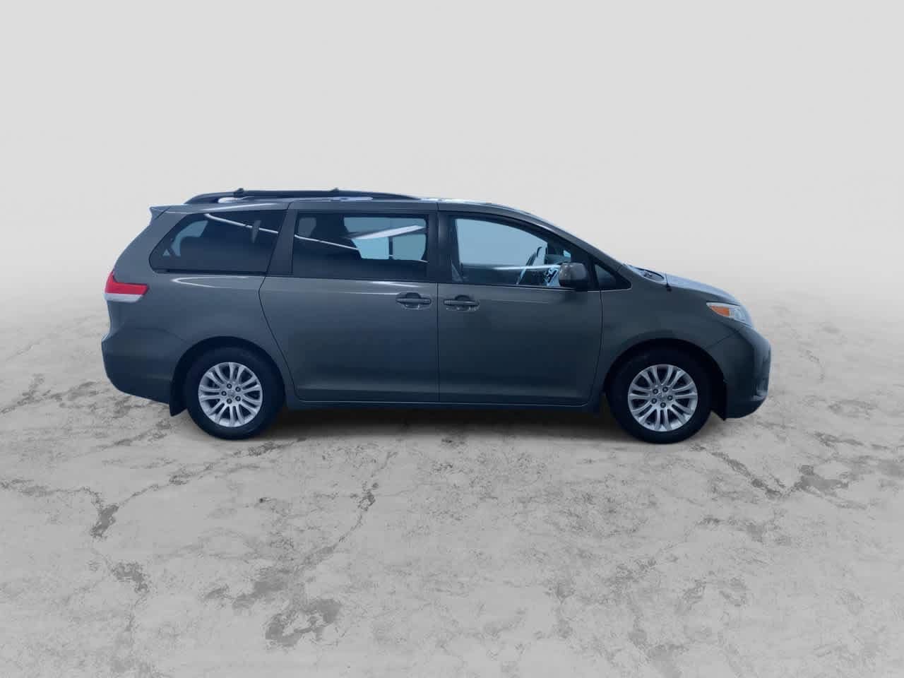 Thumbnail: 2012 Toyota Sienna - 2