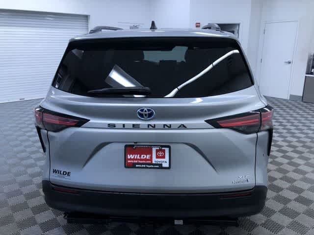 Thumbnail: 2021 Toyota Sienna - 13