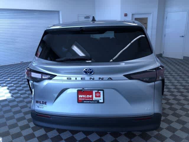 Thumbnail: 2025 Toyota Sienna - 14