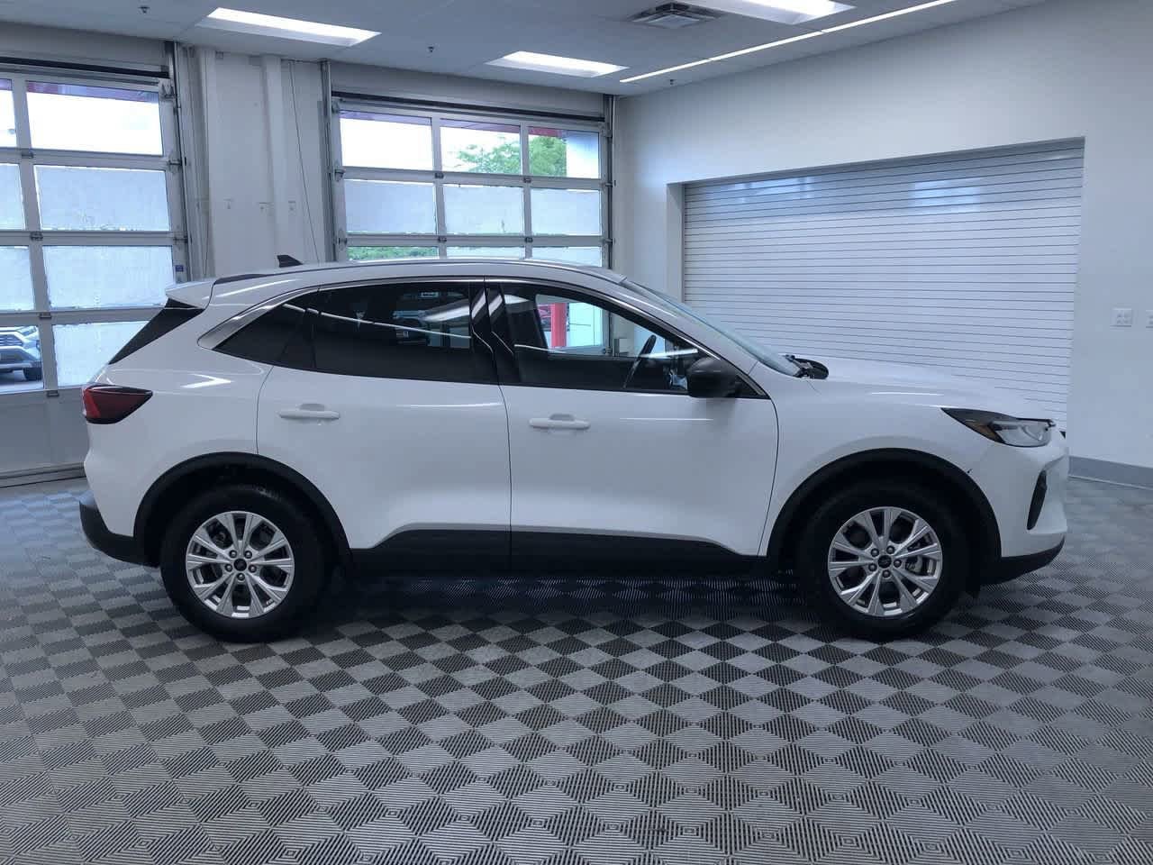 Thumbnail: 2024 Ford Escape - 36