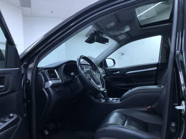 Thumbnail: 2019 Toyota Highlander - 10