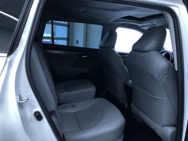 Thumbnail: 2021 Toyota Highlander - 21