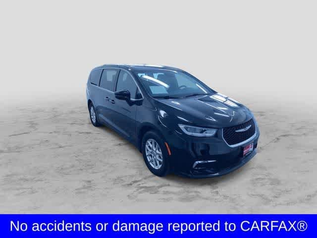 Thumbnail: 2025 Chrysler Pacifica - 3