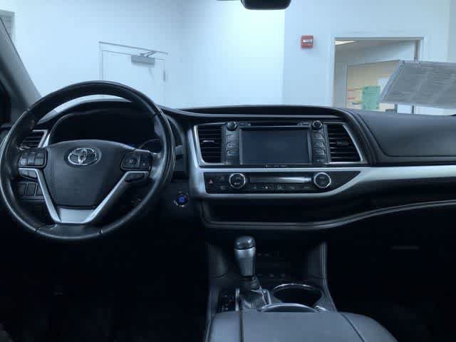 Thumbnail: 2019 Toyota Highlander - 17