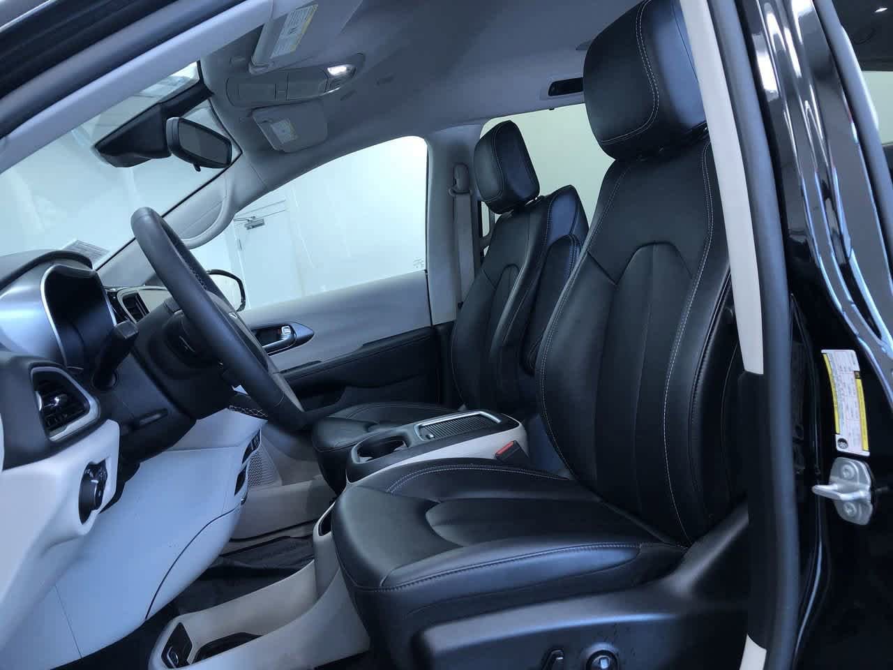 Thumbnail: 2024 Chrysler Pacifica - 17