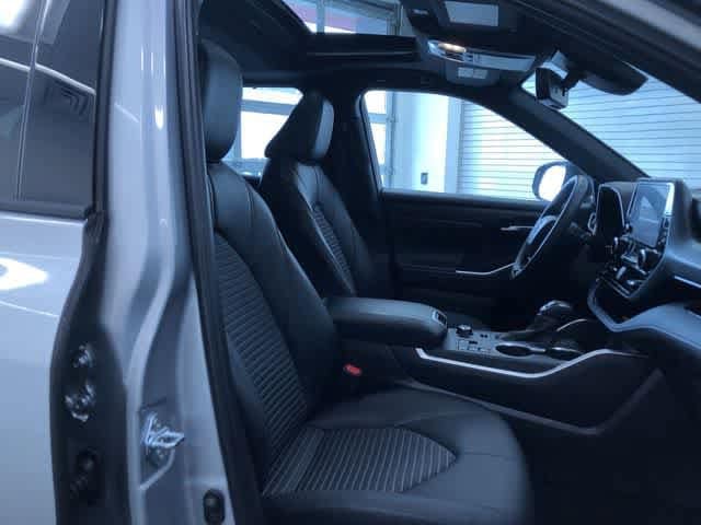 Thumbnail: 2025 Toyota Highlander - 19