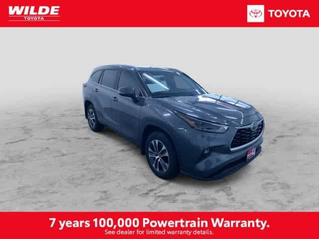 Thumbnail: 2023 Toyota Highlander - 3