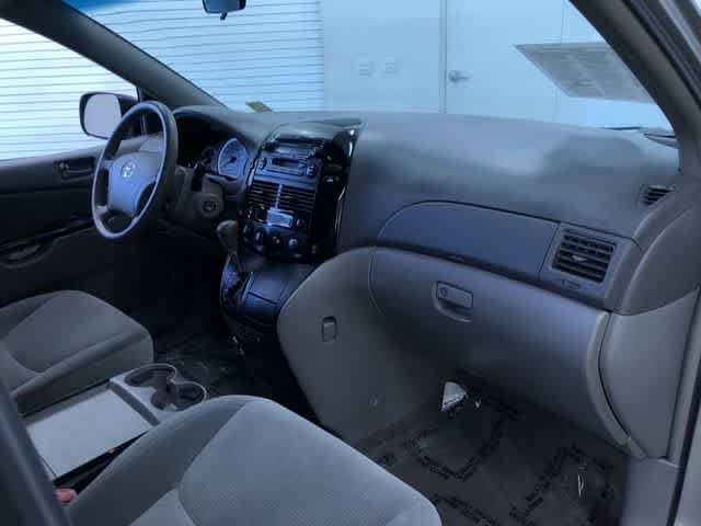 Thumbnail: 2005 Toyota Sienna - 25