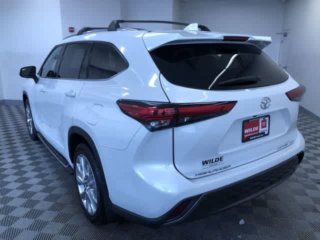 Thumbnail: 2022 Toyota Highlander - 12