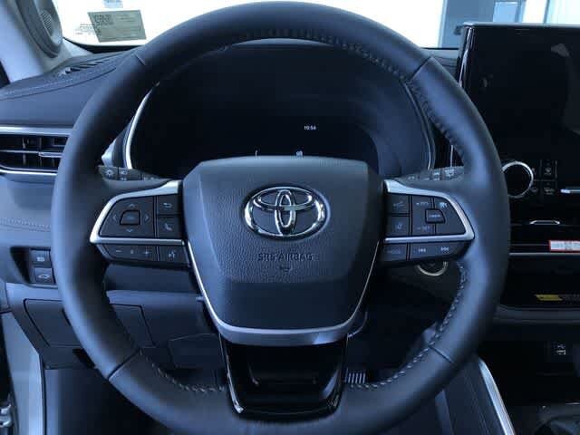 Thumbnail: 2026 Toyota Highlander - 16