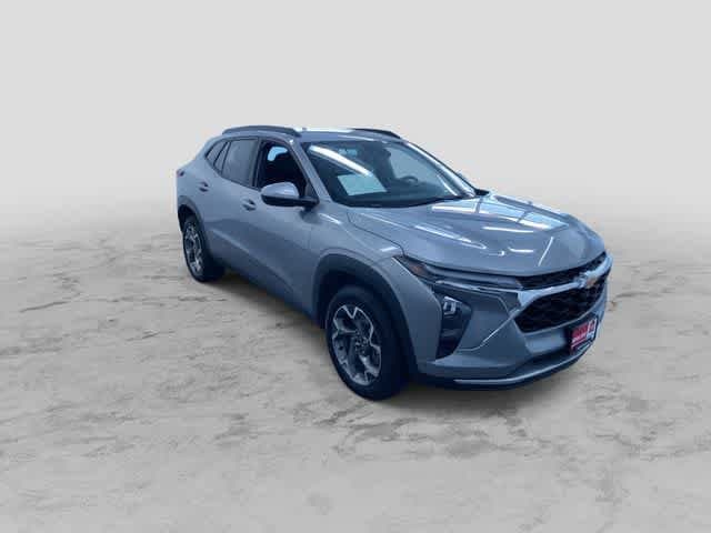 Thumbnail: 2025 Chevrolet Trax - 3