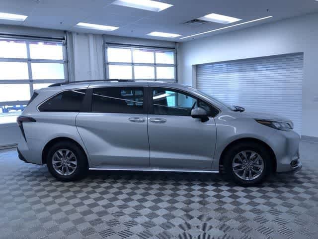 Thumbnail: 2025 Toyota Sienna - 36