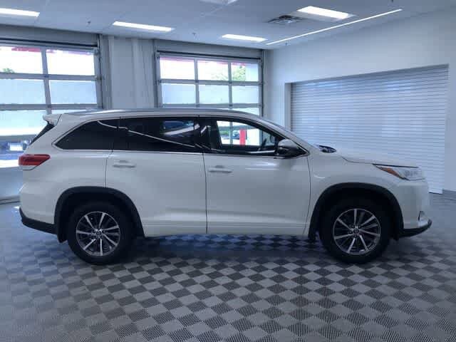 Thumbnail: 2018 Toyota Highlander - 36