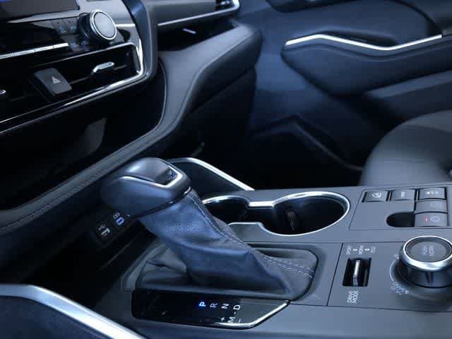 Thumbnail: 2025 Toyota Highlander - 29