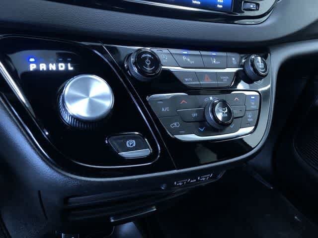 Thumbnail: 2025 Chrysler Pacifica - 30