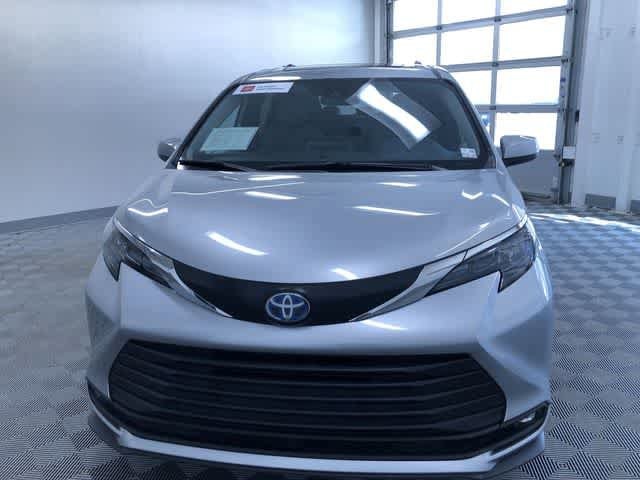 Thumbnail: 2025 Toyota Sienna - 14