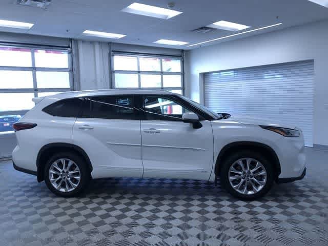Thumbnail: 2025 Toyota Highlander - 30