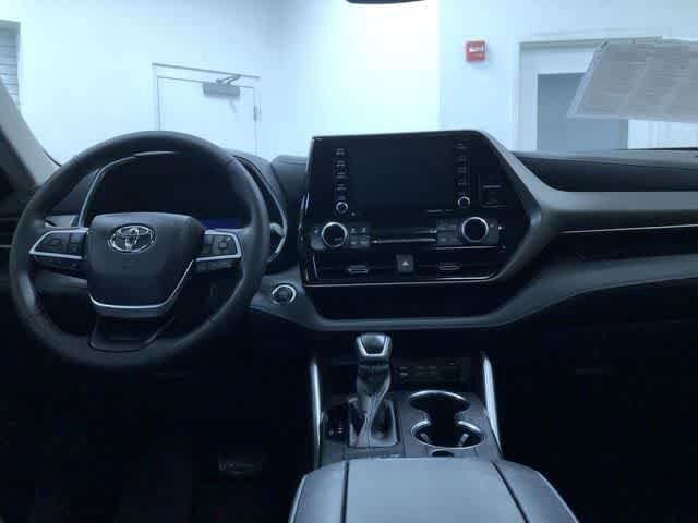 Thumbnail: 2022 Toyota Highlander - 17