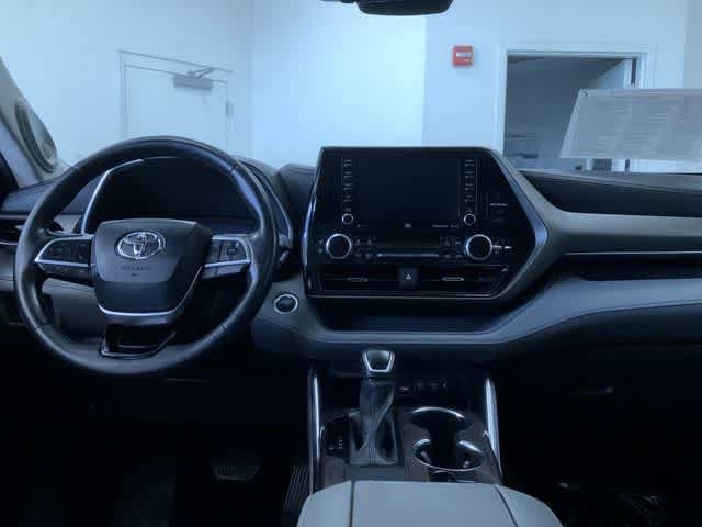 Thumbnail: 2021 Toyota Highlander - 17