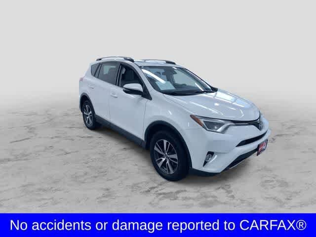 2017 Toyota RAV4 XLE photo 3