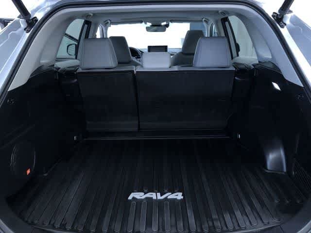 Thumbnail: 2022 Toyota RAV4 - 31