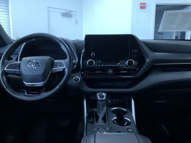 Thumbnail: 2025 Toyota Highlander - 17