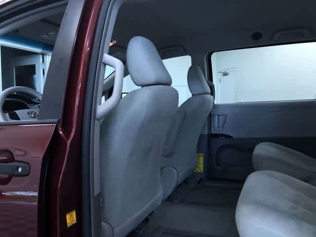 Thumbnail: 2012 Toyota Sienna - 22