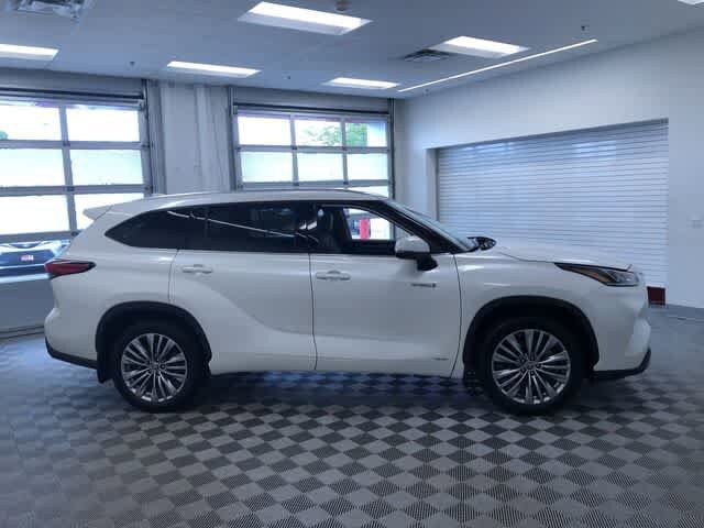Thumbnail: 2021 Toyota Highlander - 43