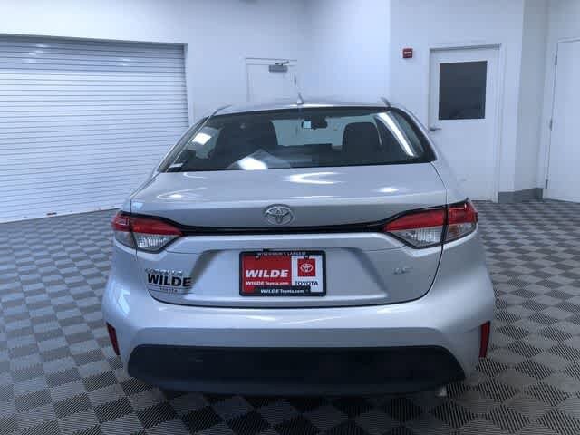 2025 Toyota Corolla LE - Photo 13