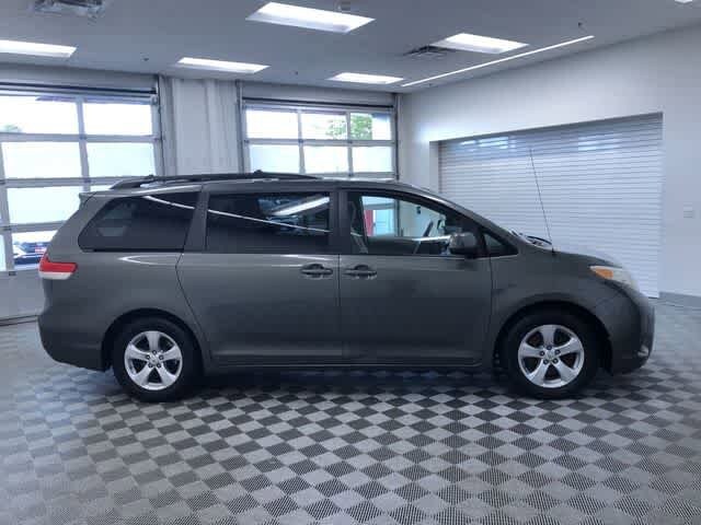 Thumbnail: 2012 Toyota Sienna - 35