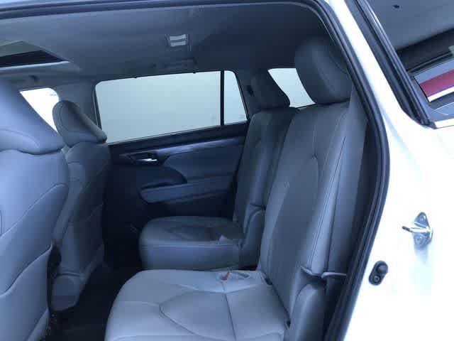 Thumbnail: 2025 Toyota Highlander - 15