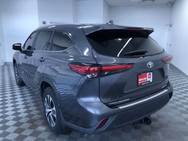 Thumbnail: 2023 Toyota Highlander - 14