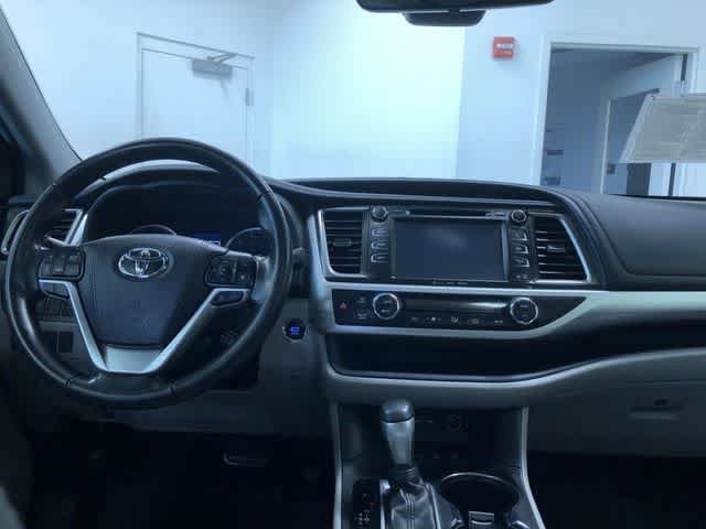 Thumbnail: 2019 Toyota Highlander - 17