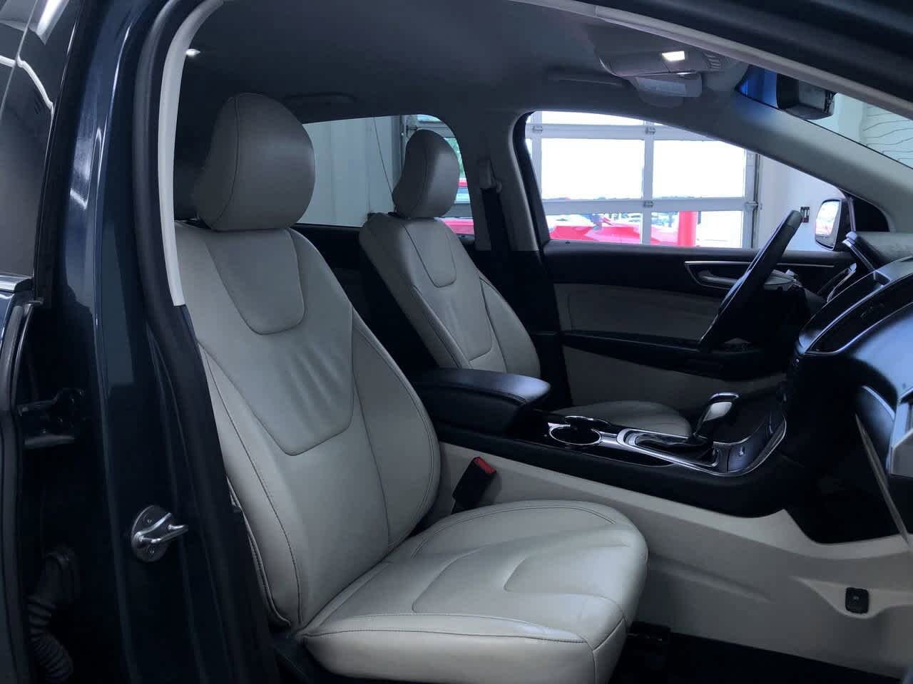 Thumbnail: 2016 Ford Edge - 22
