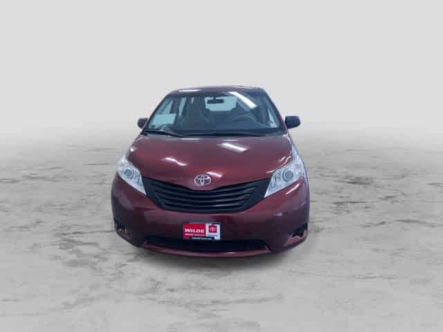 Thumbnail: 2012 Toyota Sienna - 4