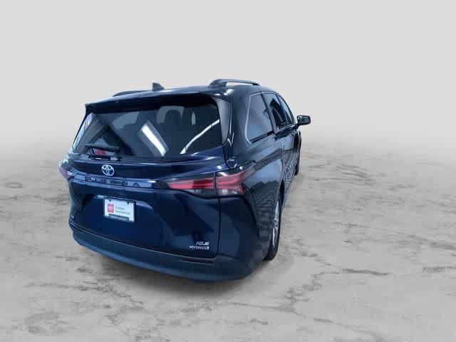 Thumbnail: 2021 Toyota Sienna - 9