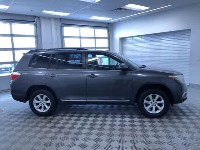 Thumbnail: 2013 Toyota Highlander - 27